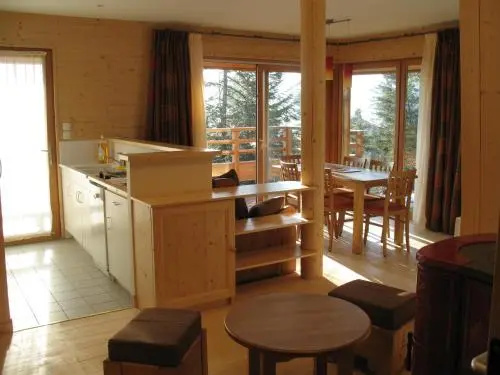 Voir la photo 2 — Les Loges du Jura