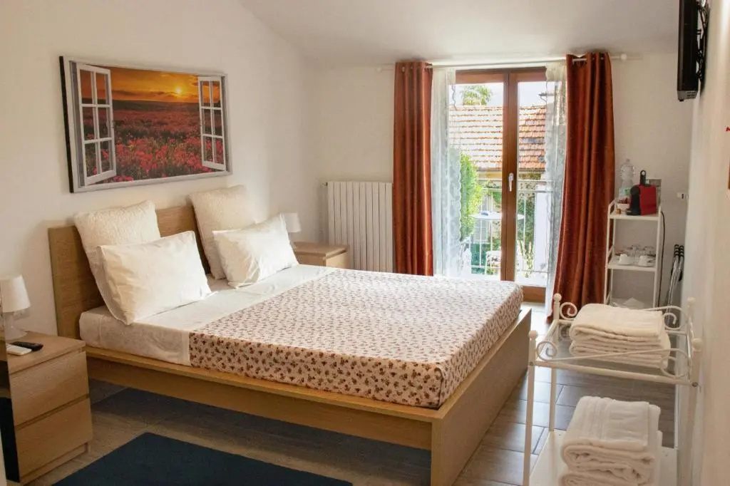 Standard Double room with balcony (full double bed)