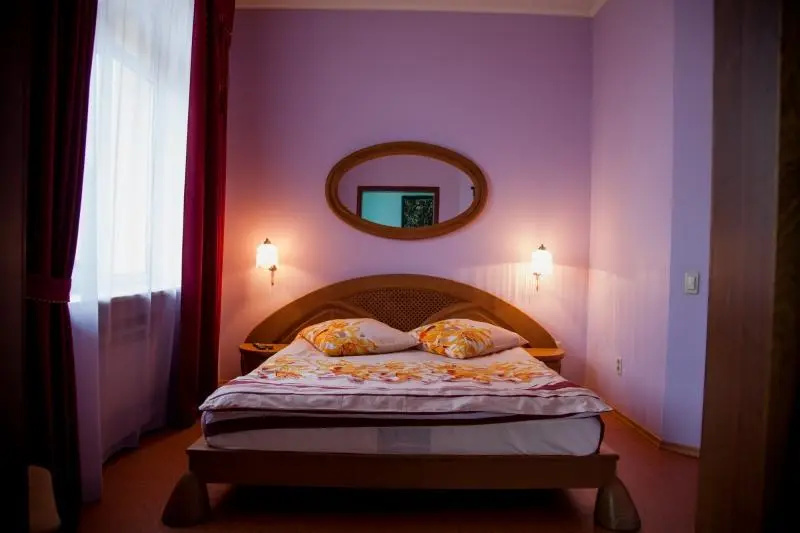 Double Suite (full double bed)