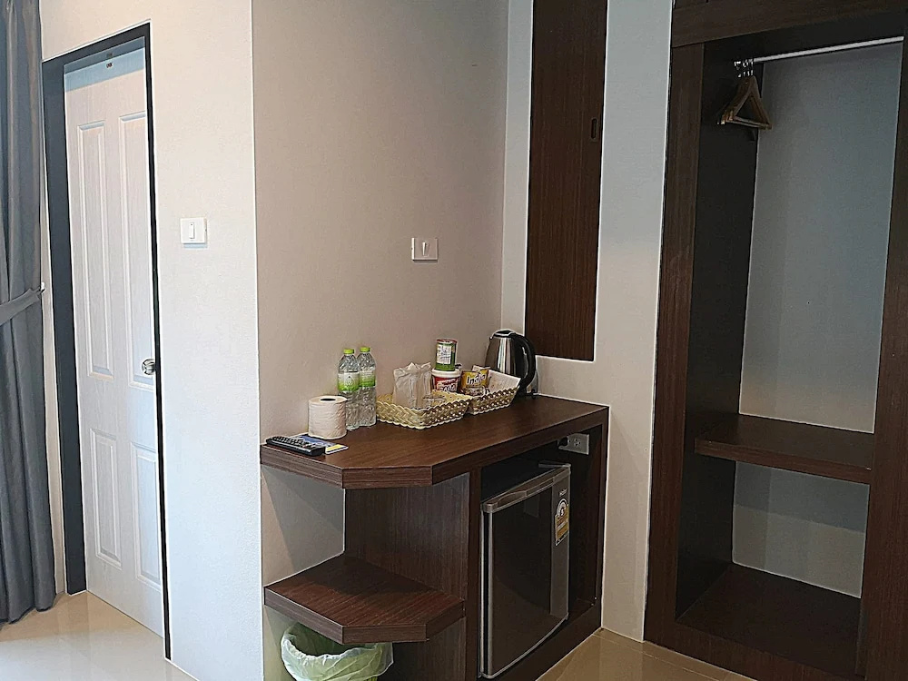 Standard Double room with city view (full double bed)