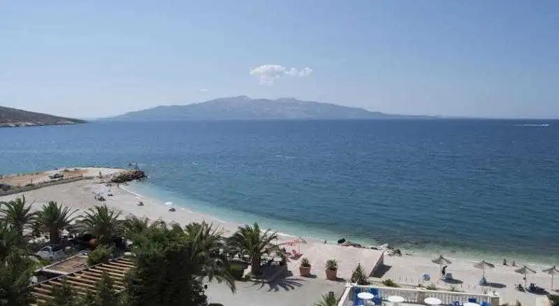 Beach & Waterfront