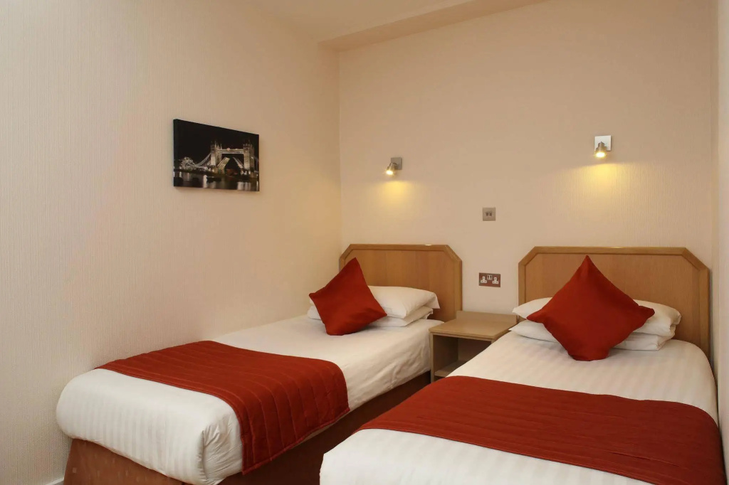 Отель Phoenix Hotel в Лондоне