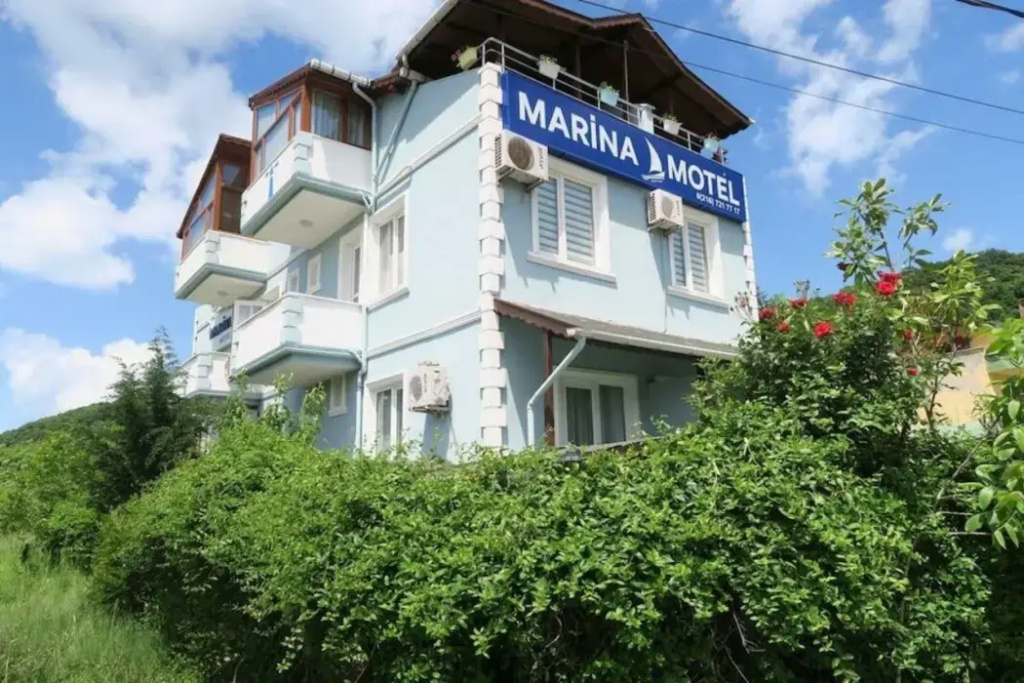Marina Motel
