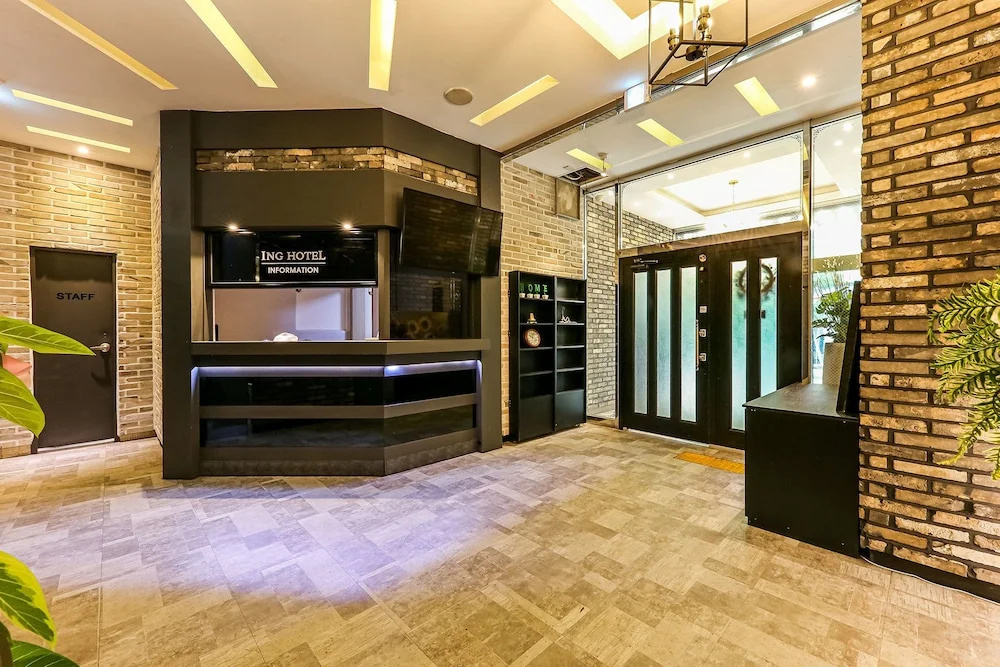 Lobby & Reception