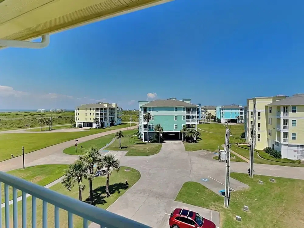 Beachside Blue Sailfish by Ryson Vacation Rentals