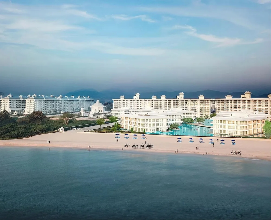 1 Bedroom Beachside Condo in Cha-am