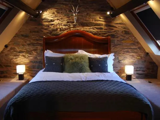 Double Suite (full double bed)