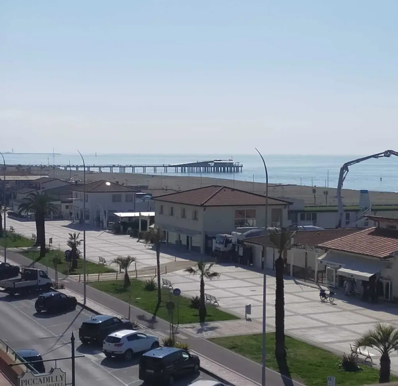 Deluxe room with balcony and with partial sea view