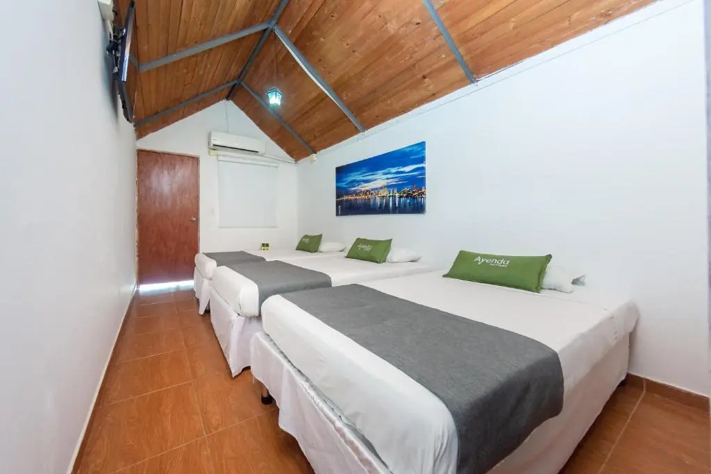 Standard Triple room