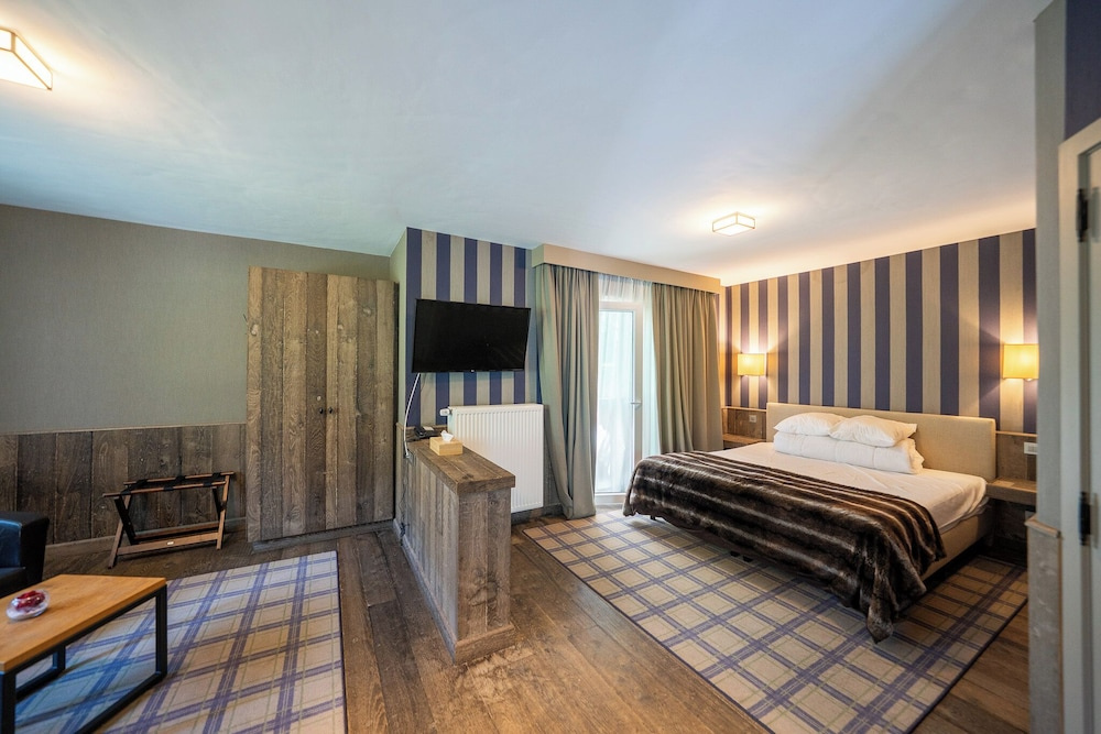 Superior Double room (full double bed)