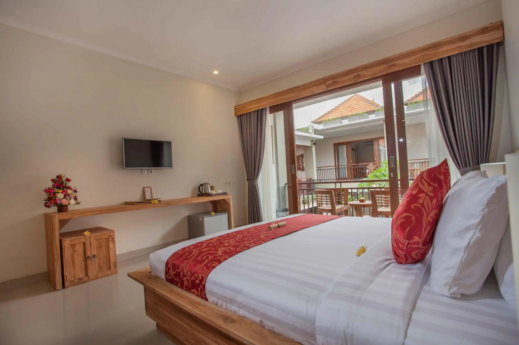 Deluxe Double room (full double bed)