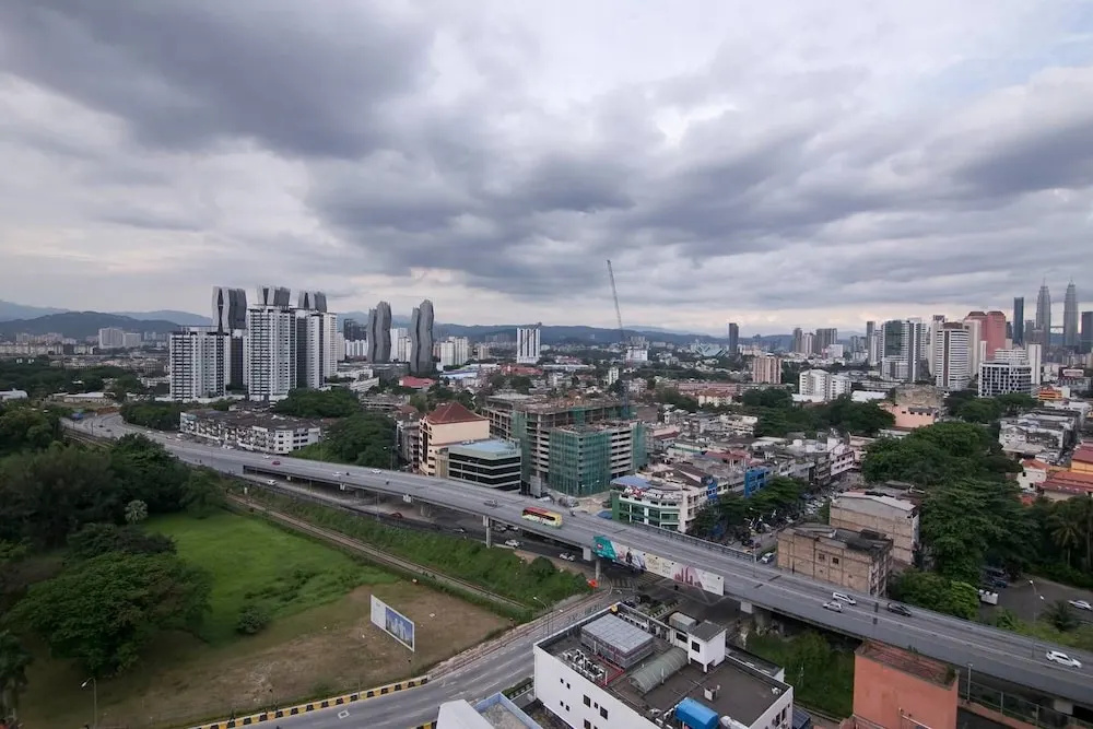 Comfy 3BR Home With Klcc View