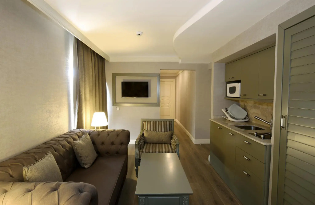 The Pinehill Hotel & Suites — 4