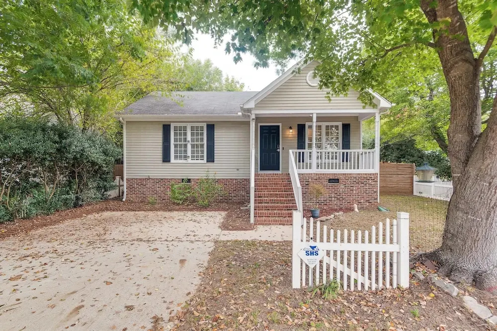 Home w/ Pet-friendly Yard, 1 Mi to Dtwn Raleigh!
