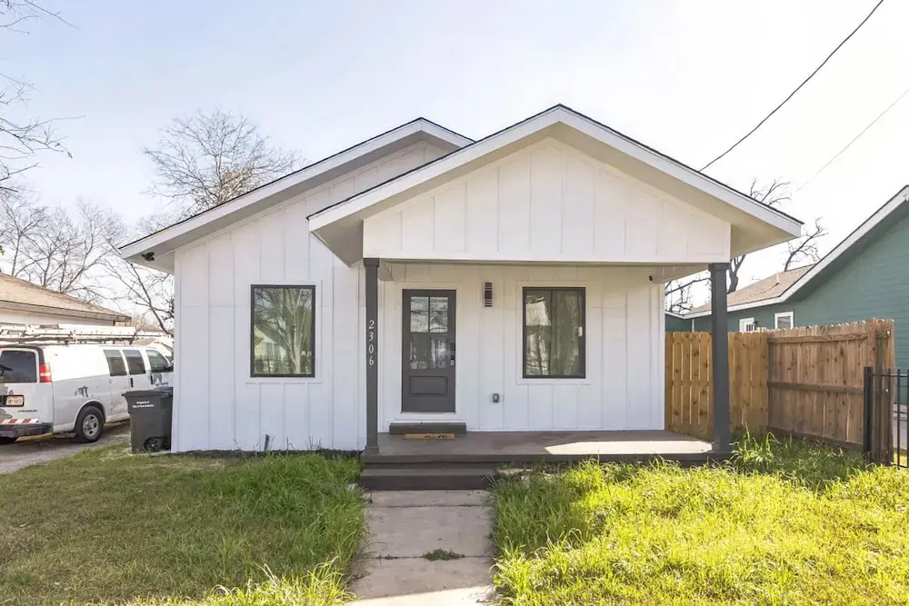 Stylish 4BR Home Family-friendly Near Downtown