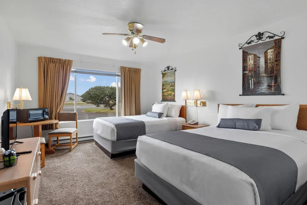 Standard Quadruple room with land view