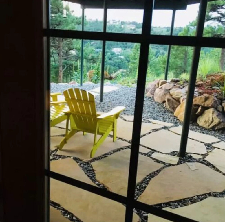 Twin Rock Bed and Breakfast and Culinary Retreat