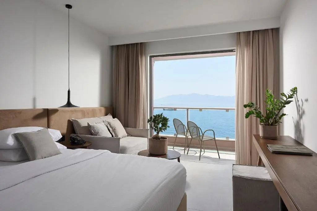 Premium Double room seafront (full double bed)