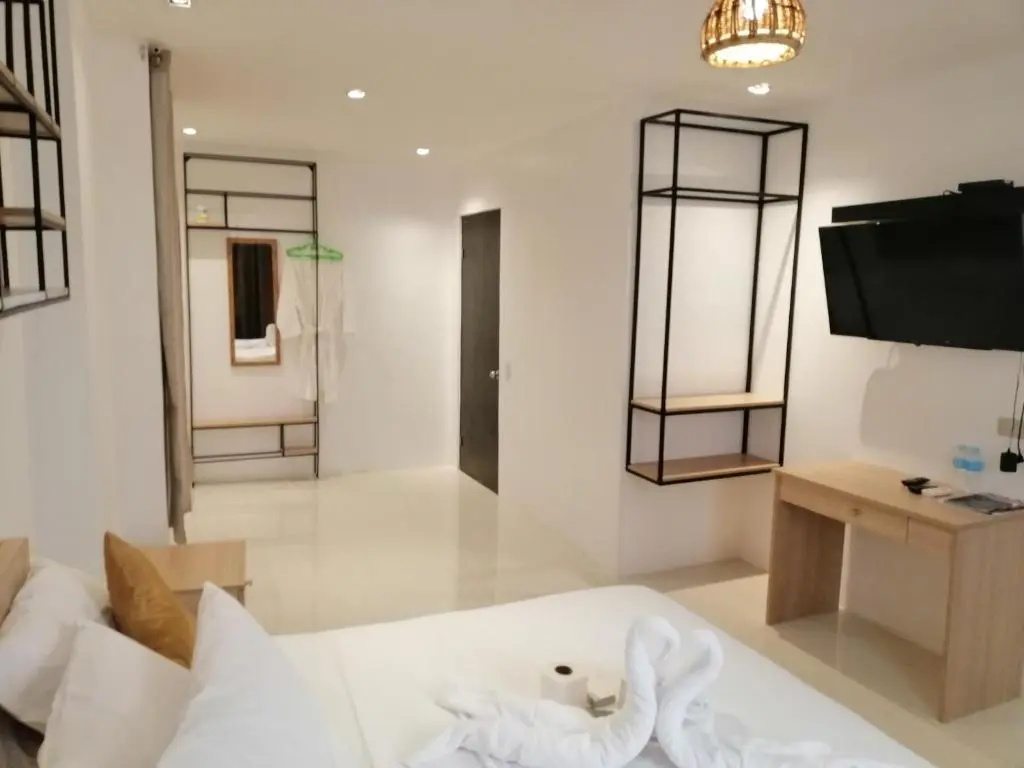 Deluxe Double room (full double bed)