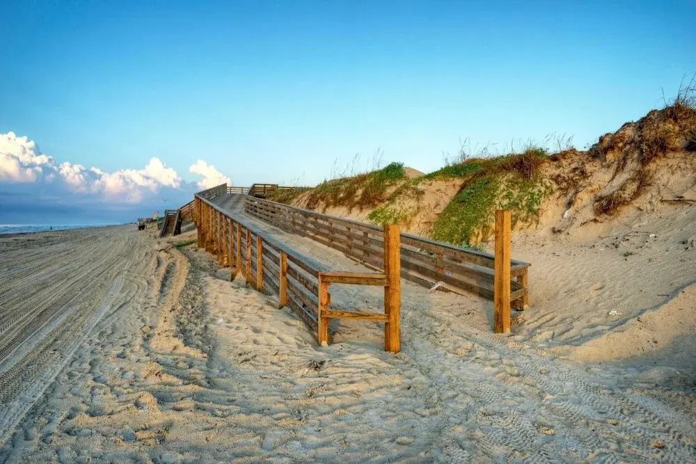 Boardwalk to the Beach, Water Canal View, Priv Pool Island Girl by Avantstay
