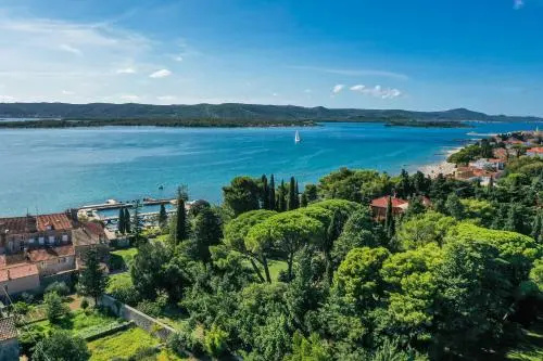 Apartment and Rooms Santini