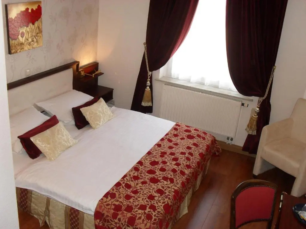 Standard Double room (full double bed)