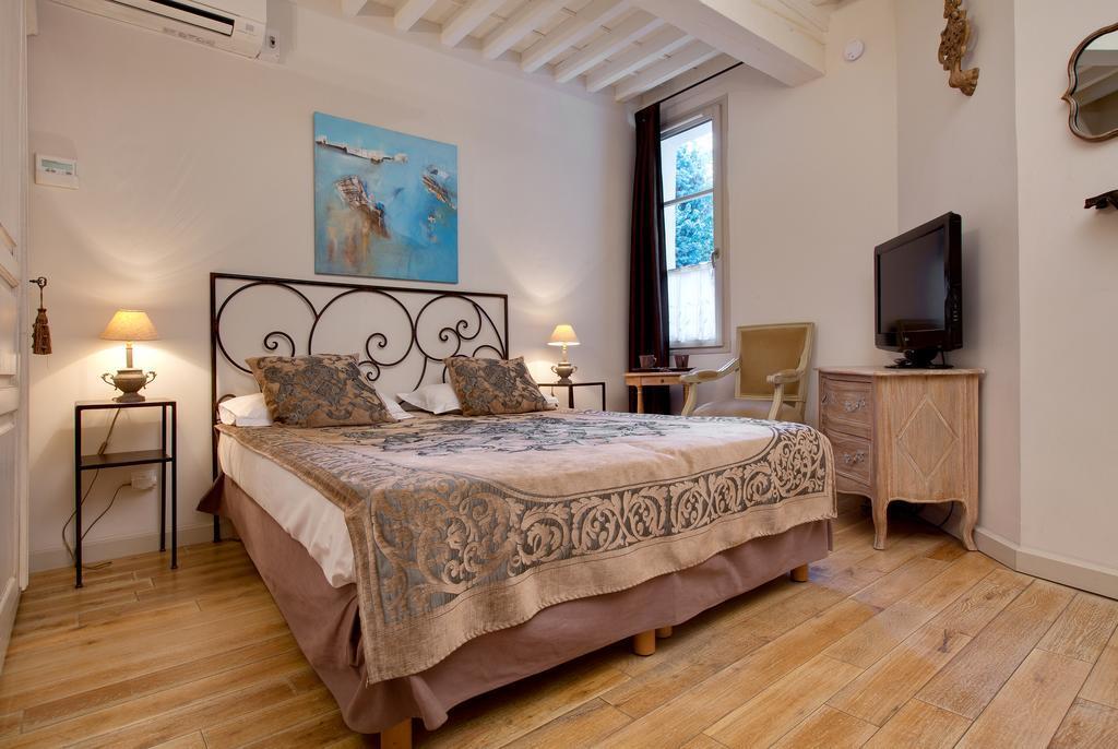 AUX AUGUSTINS by Autour du Petit Paradis by null