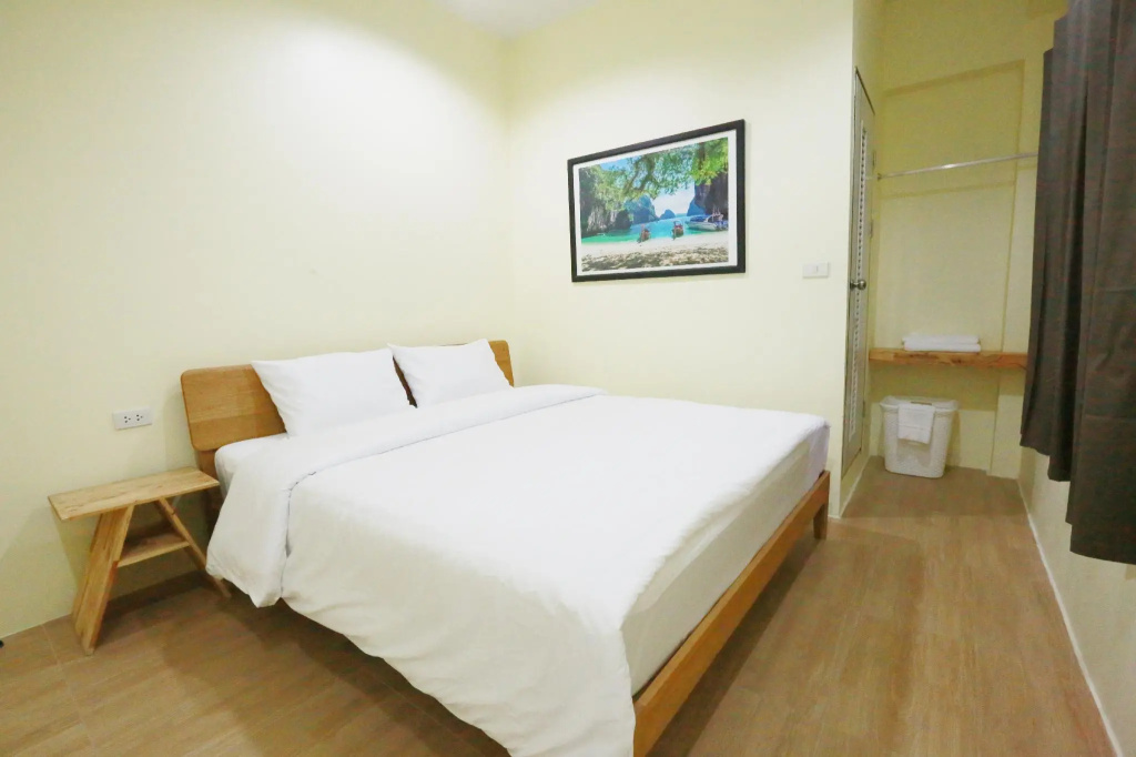 Deluxe Double room (full double bed)