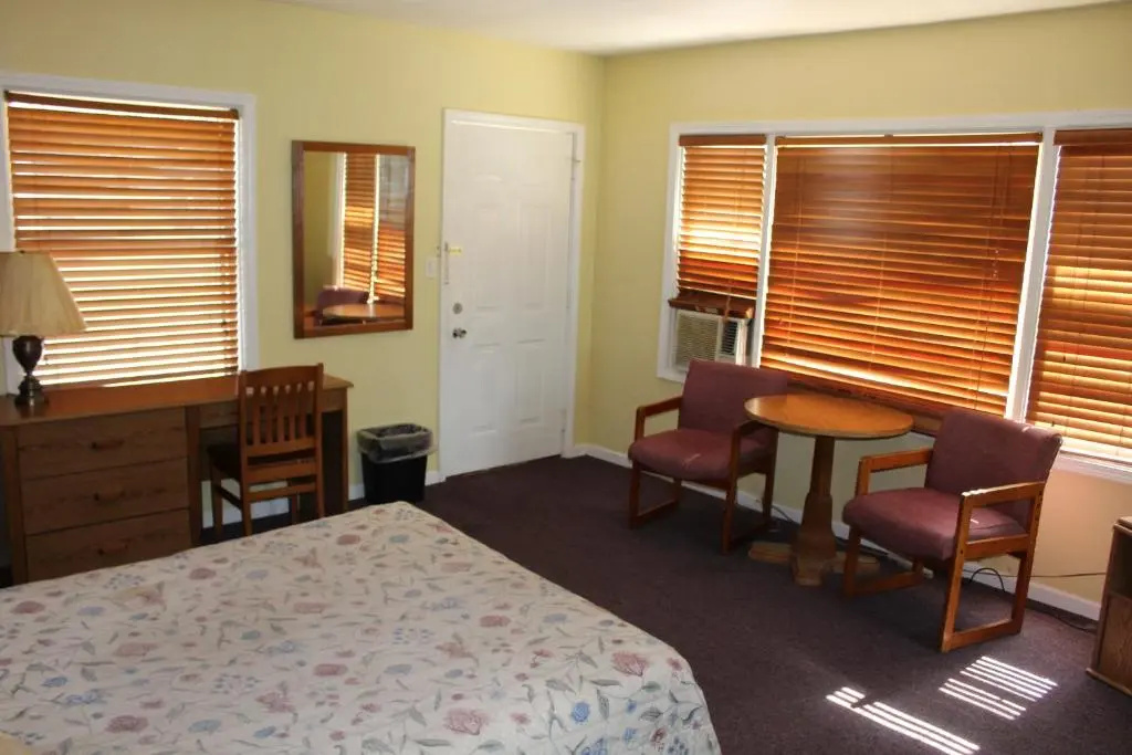 Deluxe Double room (full double bed)
