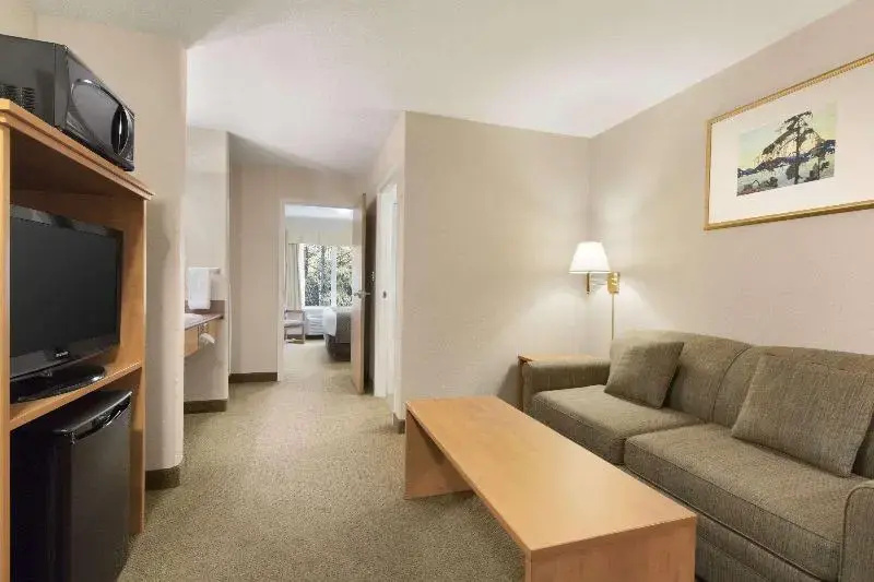 Days Inn & Suites by Wyndham Thunder Bay - Chambres