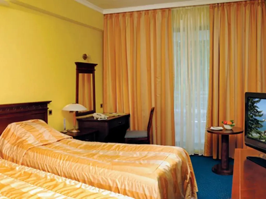 Standard Double room with balcony (full double bed)