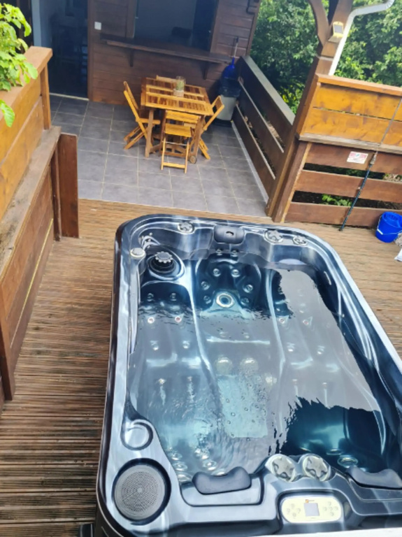 Afficher la photo 7 — Bungalow de 2 chambres avec piscine partagee jacuzzi et jardin clos a Le Moule