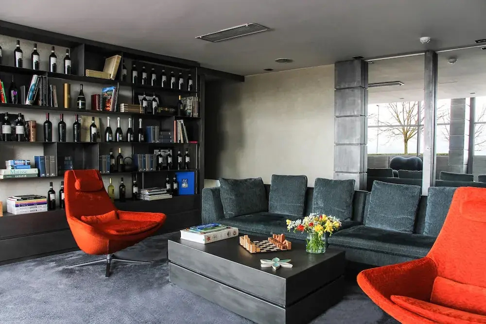 Lobby & Reception