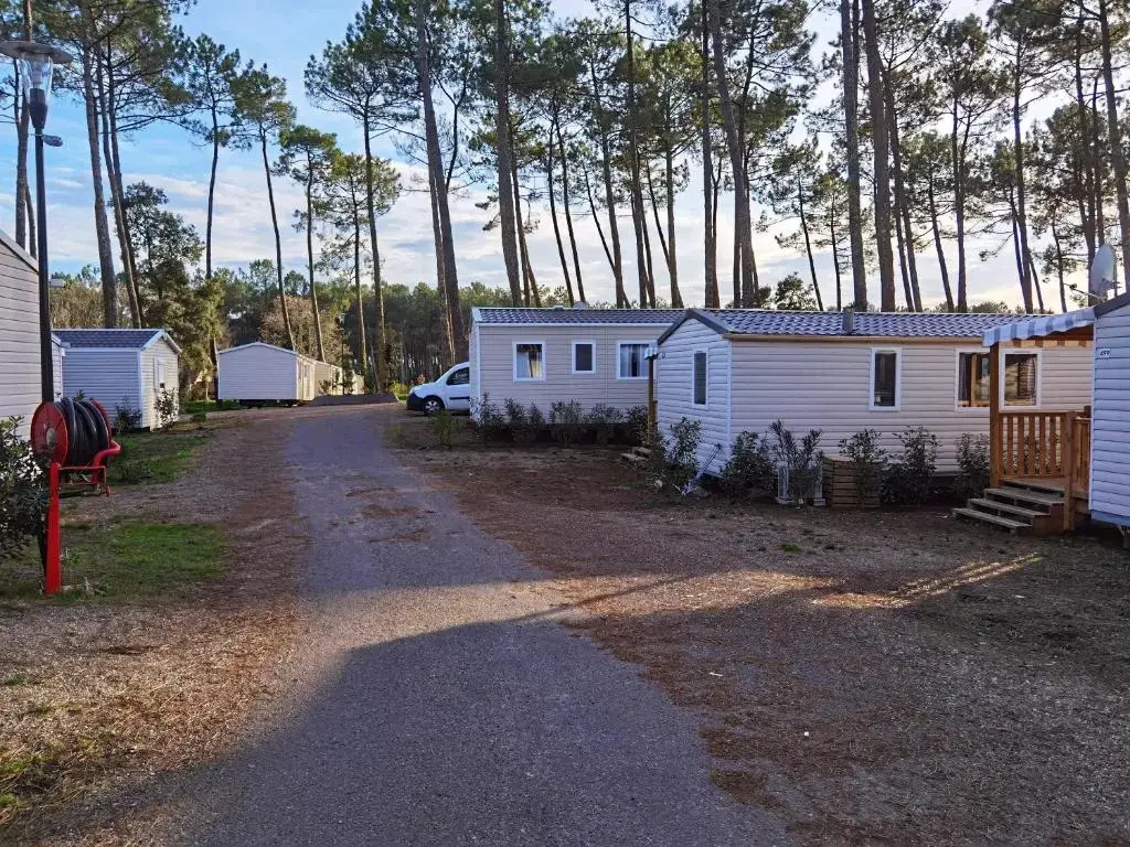 Voir la photo 4 — Bungalow de 2 chambres avec piscine partagee jardin amenage et wifi a Saint Julien en Born a 4 km de la plage