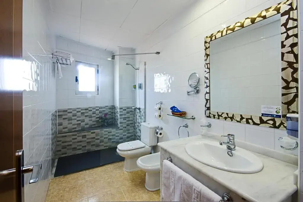 Standard Triple room