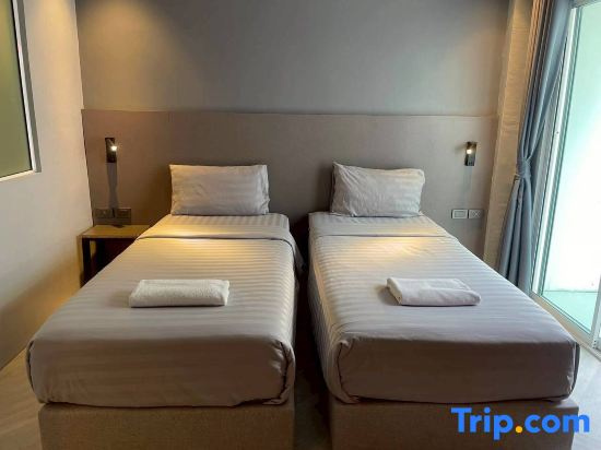 Deluxe Double room with balcony (full double bed)