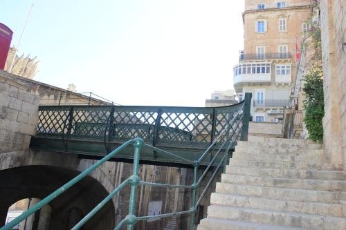 Casa Lapira Valletta image