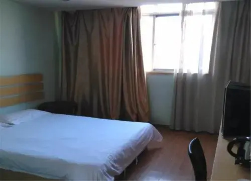 Red Pomegranate Inn