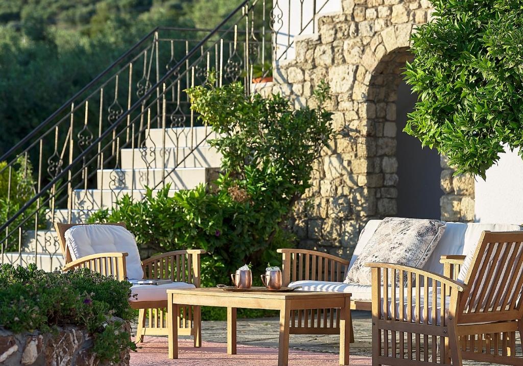 Deluxe Double room with balcony and with sea view (full double bed)