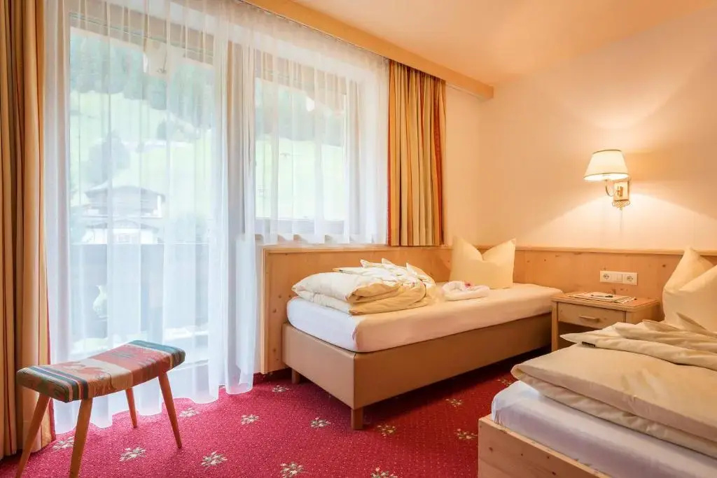 2 Bedrooms Apartment