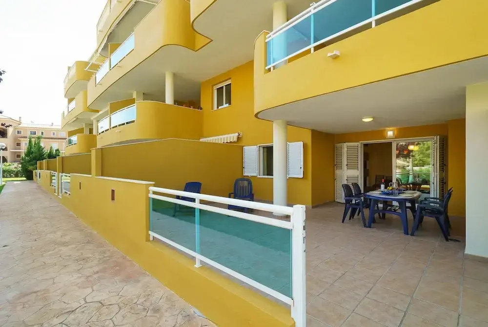 Fais in D nia With 2 Bedrooms and 2 Bathrooms
