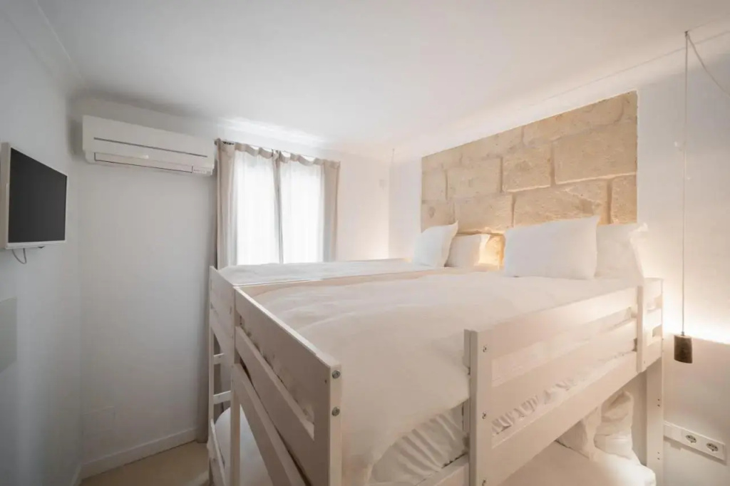 LLONGA'S Hostel by null