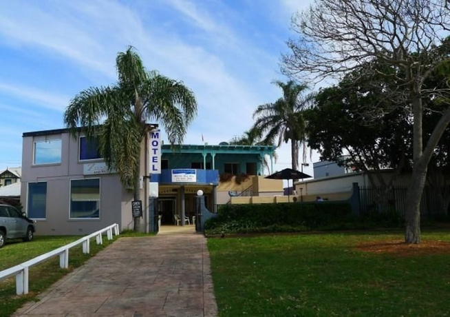 Watersedge Motel