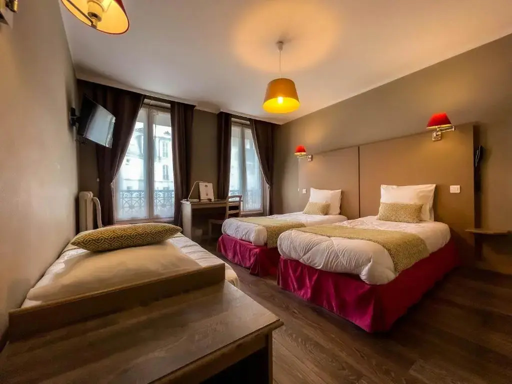 Standard Triple room