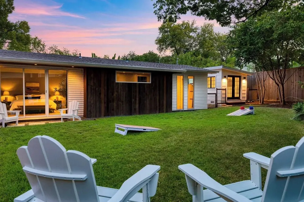 Modern Austin Home w/ Pool, Putting Green & Coffee Nook Townes Retreat by Avantstay