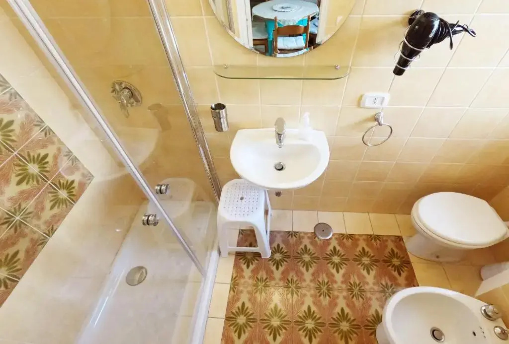 Standard Double room with balcony (full double bed)