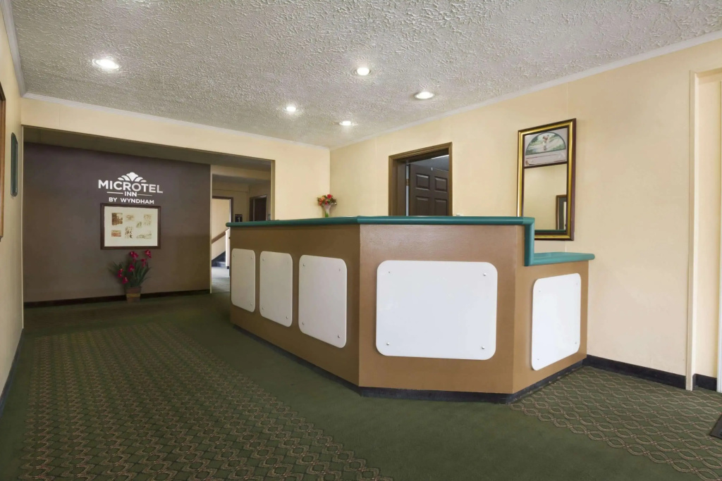 Lobby & Reception