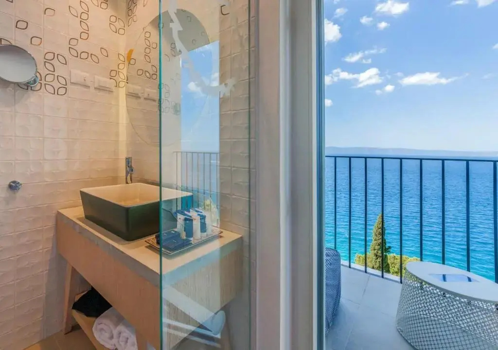 Superior Double room with balcony and with sea view (full double bed)