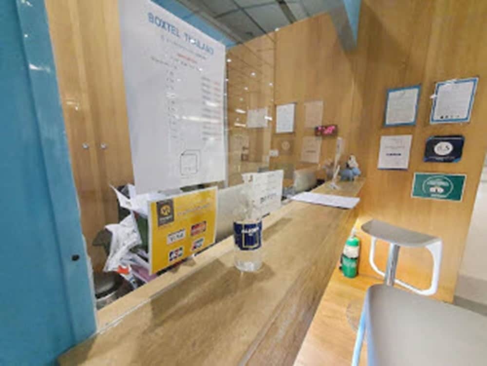 Boxtel at Suvarnabhumi Airport — 4