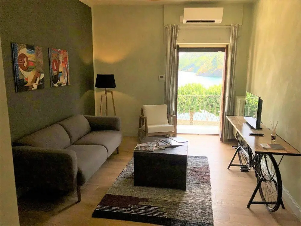 Carola A Tastefully Furnished Apartment Lakefront - фото 3